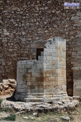Pozostałości zburzonego minaretu