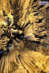 Widok na sklepienie jaskini Gerontospilios