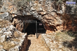 Wejście do jaskini Melidoni (Gerontospilios)
