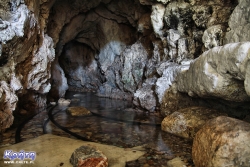 Jaskinia z cudownym źródełkiem