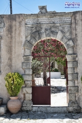 Brama wejściowa na teren klasztoru